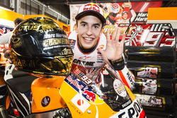 1. Marc Marquez, Repsol Honda Team, feiert mit dem Team