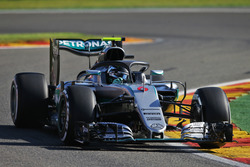 Нико Росберг, Mercedes AMG F1 W07 Hybrid с системой защиты головы