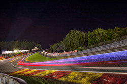 Eau Rouge bei Nacht
