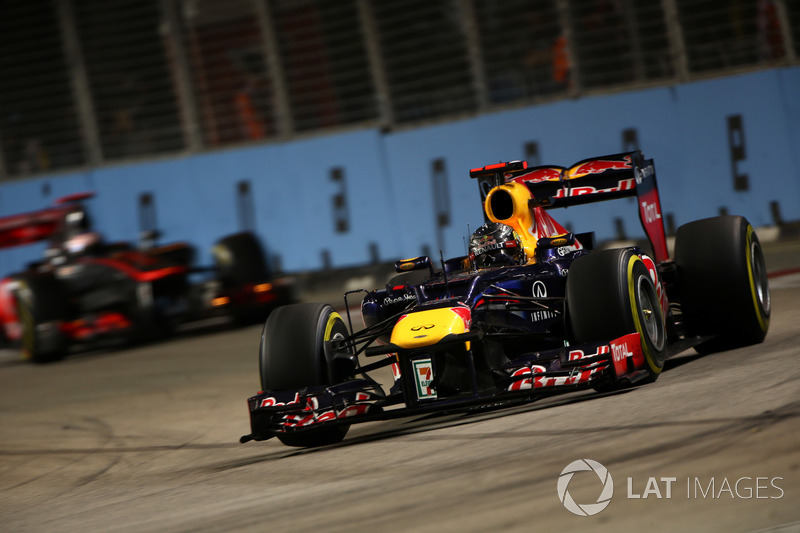 Depois de quebrar na Itália, Vettel tinha que descontar 39 pontos de Alonso em sete corridas. Ele venceu as quatro seguintes, em Singapura, Japão, Coreia do Sul e Índia.