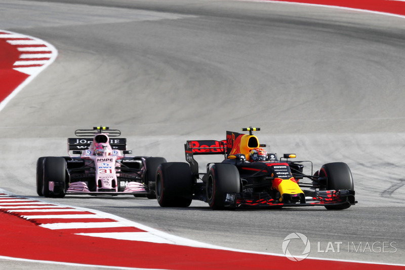 Max Verstappen, Red Bull Racing RB13 y Esteban Ocon, Sahara Force India VJM10