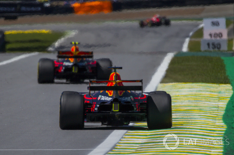 Max Verstappen, Red Bull Racing RB13 y Daniel Ricciardo, Red Bull Racing RB13