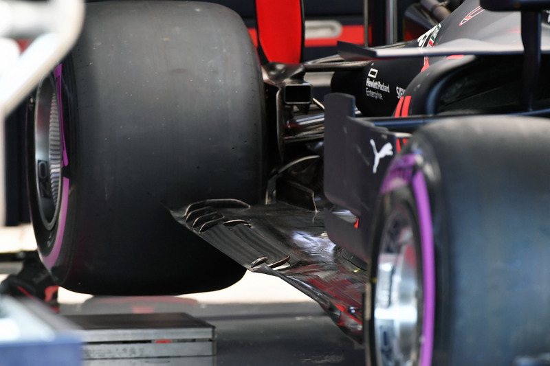 Red Bull Racing RB14, padlólemez, hátsó rész