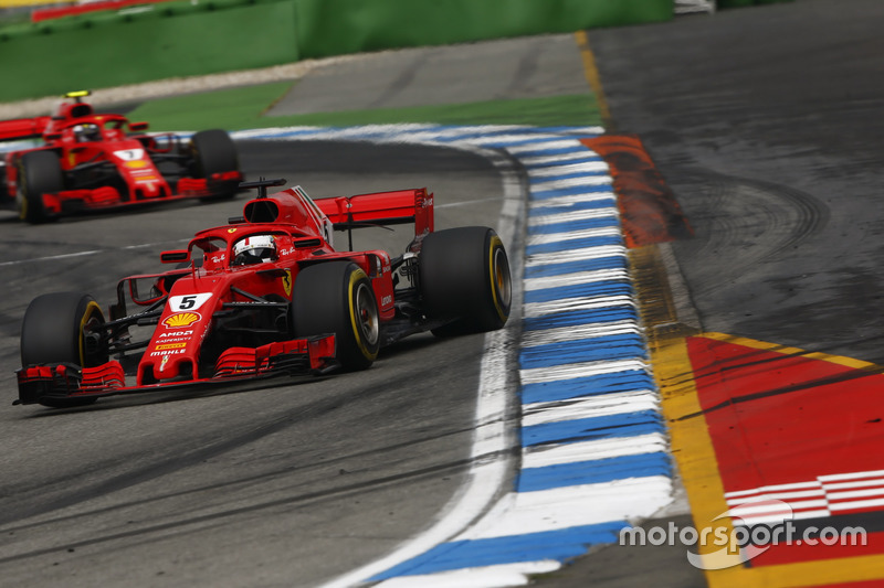 Sebastian Vettel, Ferrari SF71H, devant Kimi Raikkonen, Ferrari SF71H
