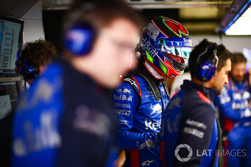 Brendon Hartley, Toro Rosso, nel garage