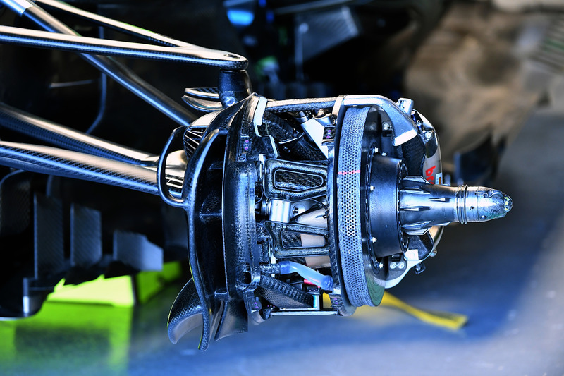 Вузол кріплення переднього колеса Mercedes-AMG F1 W09