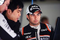 Sergio Pérez, Sahara Force India F1 con Jun Matsuzaki, Sahara Force India F1 equipo neumático Senior