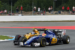 Felipe Nasr, Sauber C35 en Jolyon Palmer, Renault Sport F1 Team RS16