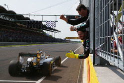 Переможець гонки Льюїс Хемілтон, Mercedes AMG F1 W07 Hybrid