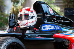 Fürst Albert von Monaco im Venturi Formel E beim Palast