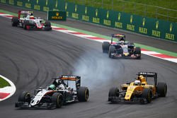 Nico Hulkenberg, Sahara Force India F1 VJM09 y Kevin Magnussen, Renault Sport F1 Team RS16