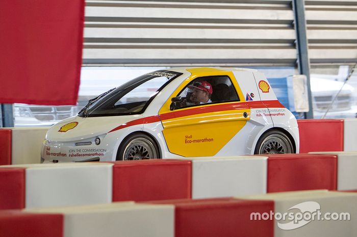 Kimi Raikkonen, Ferrari conduce el Shell Eco-marathon car