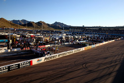 Атмосфера на Phoenix International Raceway
