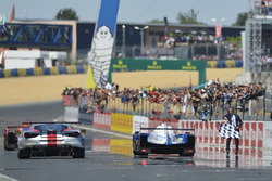 Checkered flag for #31 Vaillante Rebellion Racing Oreca 07 Gibson: Julien Canal, Bruno Senna, Nicolas Prost