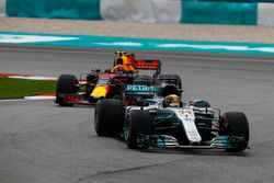 Lewis Hamilton, Mercedes AMG F1 W08, Max Verstappen, Red Bull Racing RB13