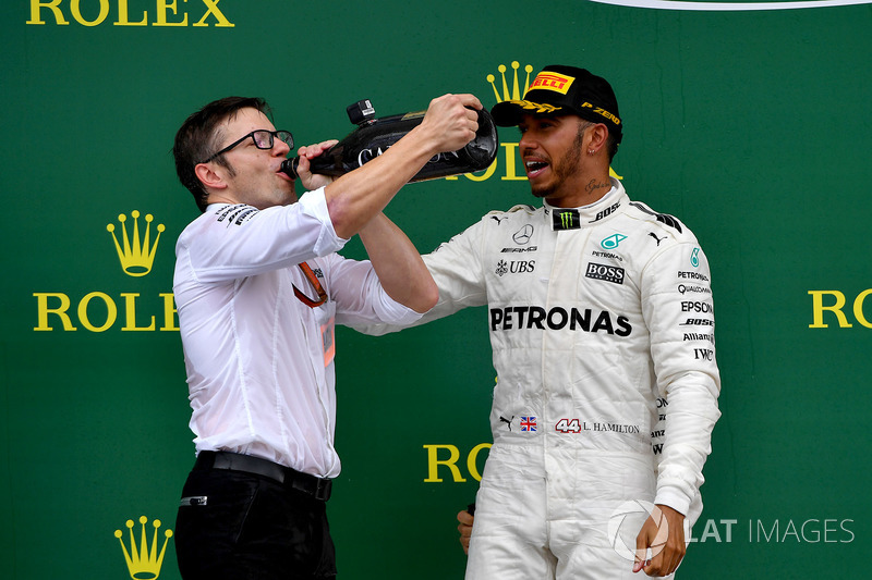 Peter Bonnington, Mercedes AMG F1 Race Engineer and race winner Lewis Hamilton, Mercedes AMG F1 celebrate on the podium