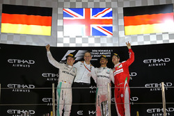 Le vainqueur Lewis Hamilton, Mercedes AMG F1, le deuxième, Nico Rosberg, Mercedes AMG F1, le troisième, Sebastian Vettel, Ferrari