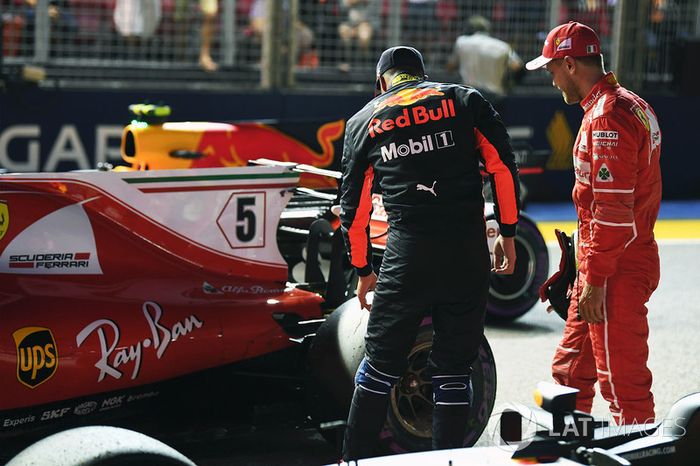 Daniel Ricciardo, Red Bull Racing RB13 y Sebastian Vettel, Ferrari SF70H en parc ferme