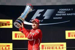 Podio: ganador de la carrera Sebastian Vettel, Ferrari