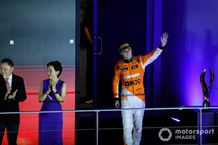 Oscar Piastri, McLaren F1 Team, 3ª posición, sube al podio