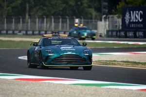 O Aston Martin Vantage Safety Car