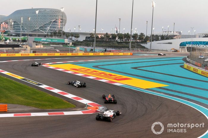 Pierre Gasly, AlphaTauri AT02, Sergio Pérez, Red Bull Racing RB16B, Nikita Mazepin, Haas VF-21