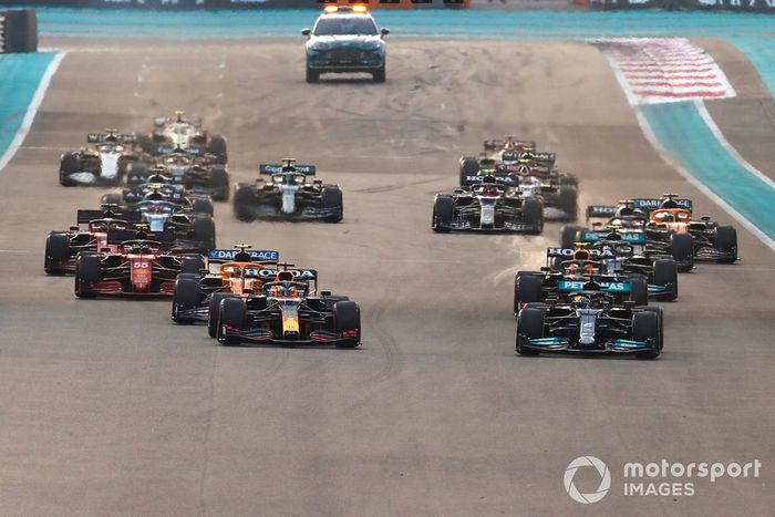 Arrancada Lewis Hamilton, Mercedes W12, Max Verstappen, Red Bull Racing RB16B 