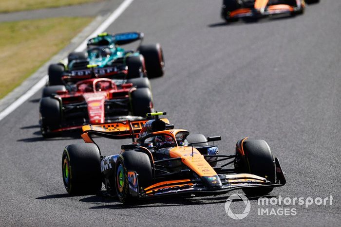 Lando Norris, McLaren MCL38, Carlos Sainz, Ferrari SF-24, Fernando Alonso, Aston Martin AMR24