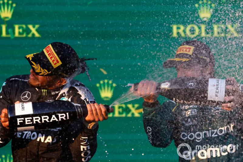 Lewis Hamilton, Mercedes-AMG, 2a posizione, Fernando Alonso, Aston Martin F1 Team, 3a posizione