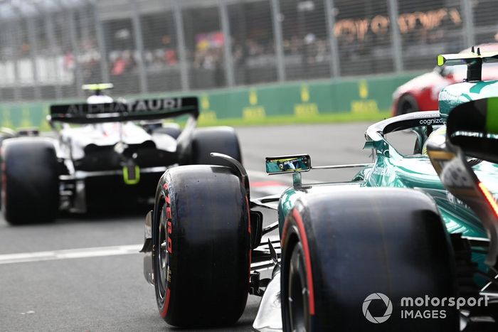 Fernando Alonso, Aston Martin AMR23, sale de boxes