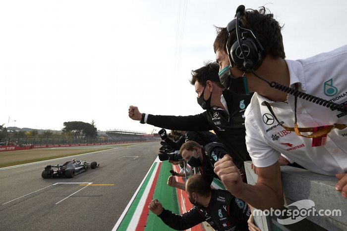 Segundo lugar Valtteri Bottas, Mercedes F1 W11