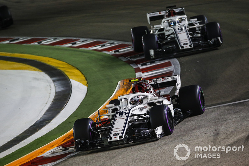 Charles Leclerc, Sauber C37 i Marcus Ericsson, Sauber C37 