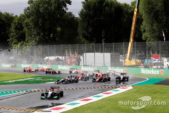 Départ chaotique à Monza, avec Beckmann en tête !
