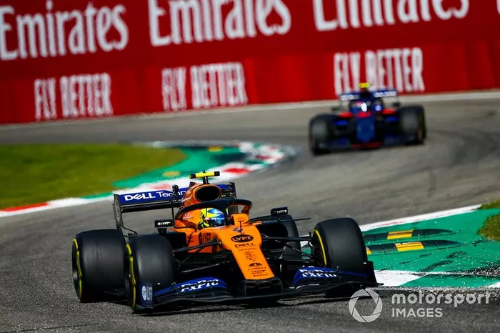 Lando Norris, McLaren MCL34, leads Pierre Gasly, Toro Rosso STR14