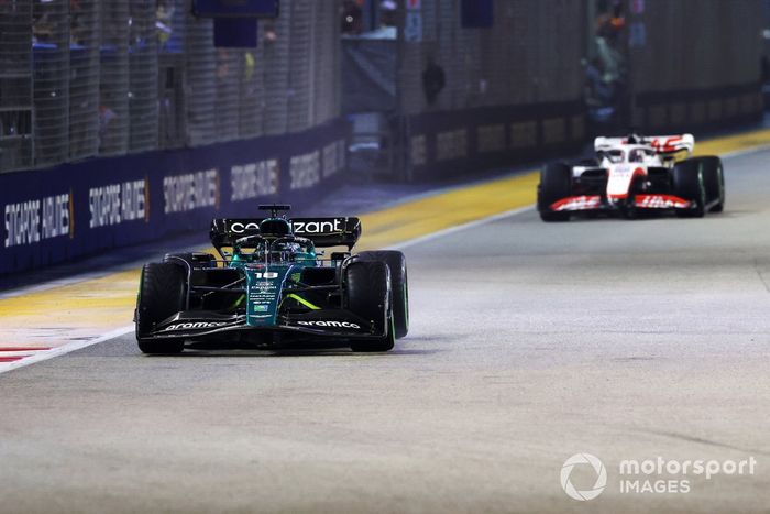 Lance Stroll, Aston Martin AMR22, Kevin Magnussen, Haas VF-22