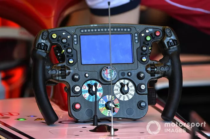 Volante del Alfa Romeo Racing C38 de Kimi Raikkonen