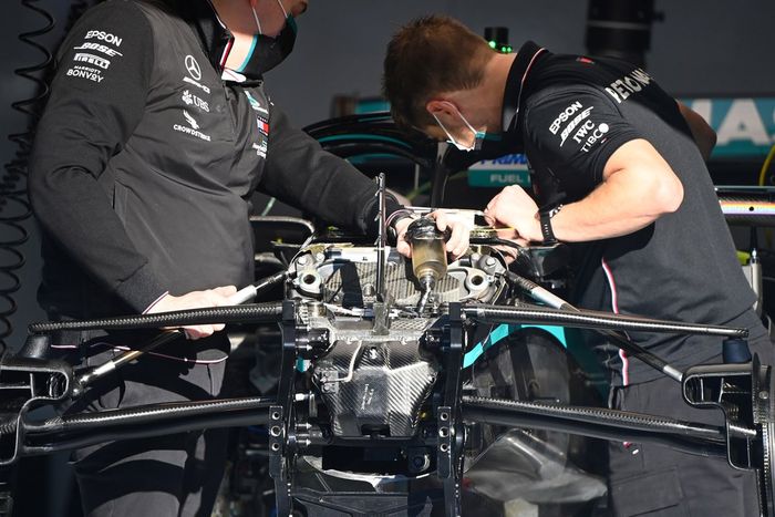 Detalle de la suspensión delantera del Mercedes F1 W11