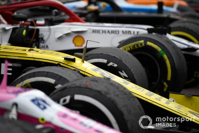 Los coches en Parc Ferme después de la carrera