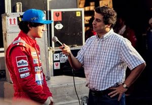 Gabriel Leone como Ayrton Senna, Gabriel Louchard como Galvão Bueno en Senna
