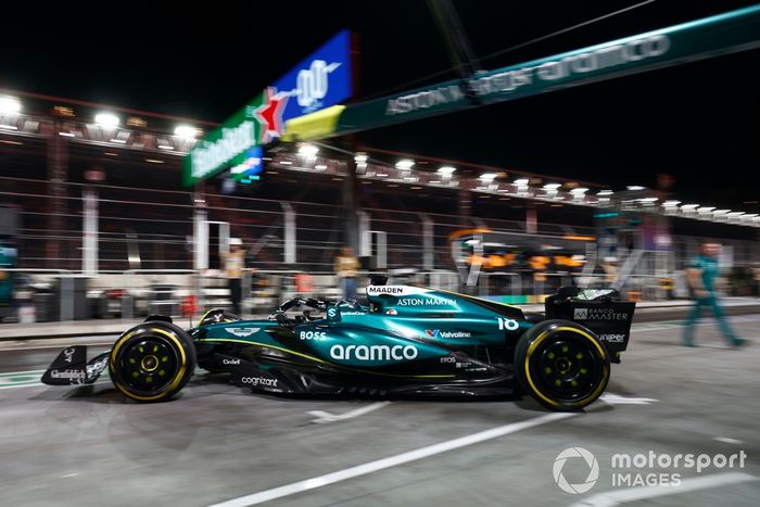 Lance Stroll, Aston Martin AMR24, sale del garaje
