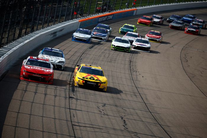 Jesse Love, Richard Childress Racing Chevrolet, Connor Zilisch, JR Motorsports Chevrolet