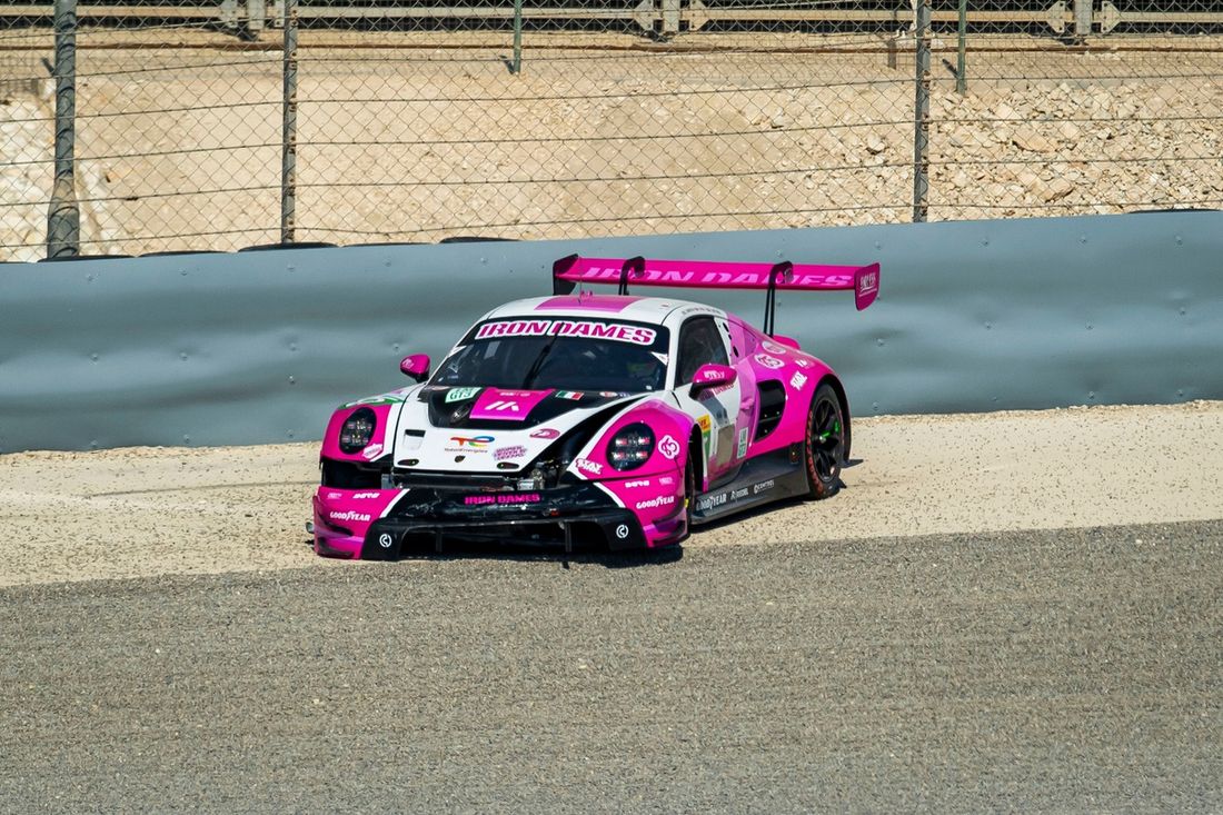 #85 Iron Dames Porsche 911 GT3 R LMGT3: Celia Martin, Rahel Frey, Michelle Gatting uległy wypadkowi