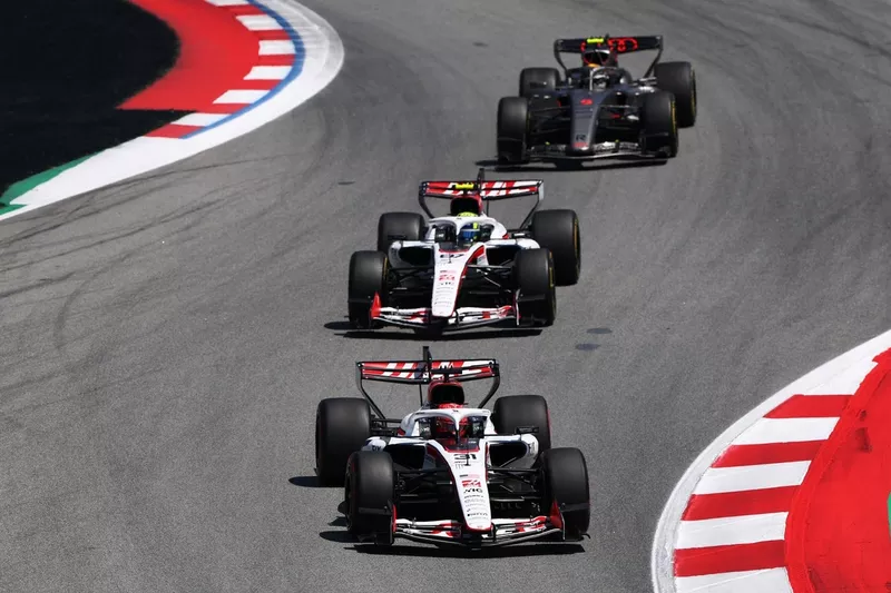 Gabriel Bortoleto, Équipe Audi F1, Oliver Bearman, Équipe Haas F1, Esteban Ocon, Équipe Haas F1