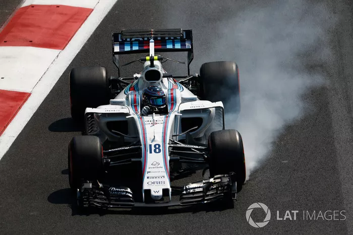 Lance Stroll, Williams FW40, locks up