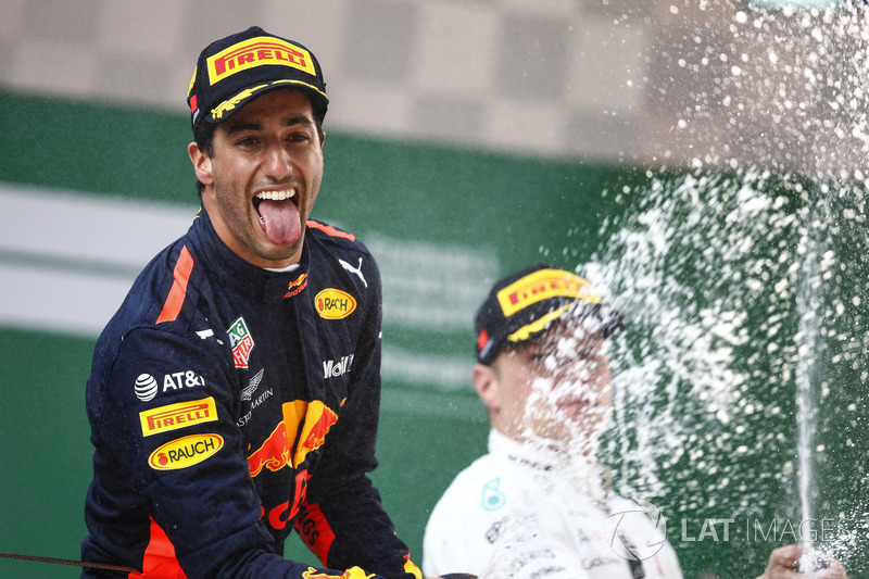 Podio: il vincitore della gara Daniel Ricciardo, Red Bull Racing, il secondo classificato Valtteri Bottas, Mercedes-AMG F1