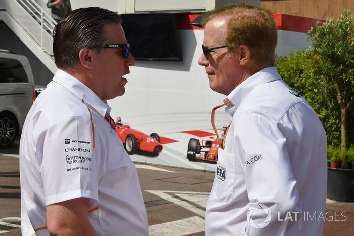 Zak Brown, CEO de McLaren Racing y Danny Sullivan