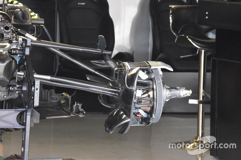 Mercedes AMG F1 ön fren detayı
