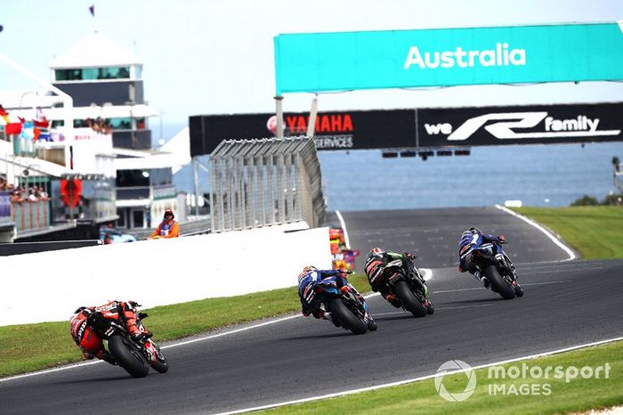 Loris Baz, Ten Kate Racing Yamaha, tras la caída