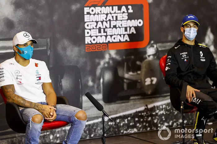 Lewis Hamilton, Mercedes-AMG F1 y Daniel Ricciardo, Renault F1 en la conferencia de prensa 