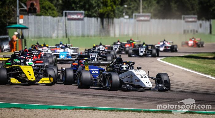 David Vidales, JD Motorsport, lidera la carrera